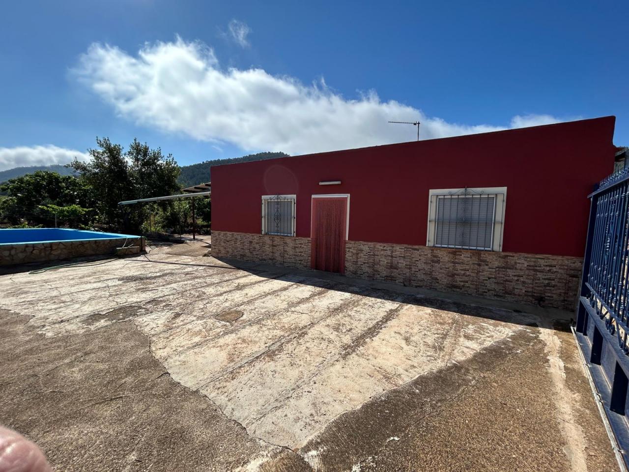  Casa de campo y terreno